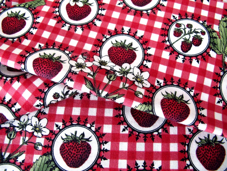 Fat quarter fabric checkered strawberries image 3
