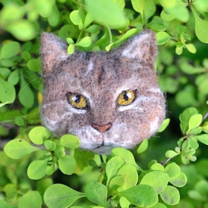 Tabby cat felt brooch #17 / Cat jewellery / Wool ornament / Cat pin / Backpack pin / Handbag decoration / Gif for cat lover / Ready to ship