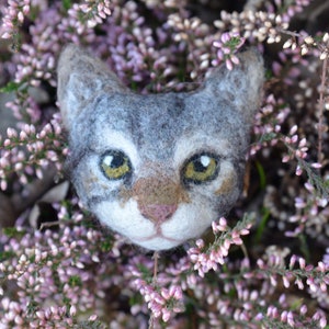 Felted wool brooch, cat brooches ornaments, felt animals.