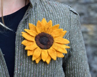 Felted brooch - Sunflower / Felt jewellery / Wool ornament / Gift for her / Sunflower pin / Handbag decoration / Shawl pin/ Made to order