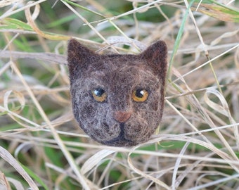 Brown cat felt brooch #3  / Cat jewellery / Wool ornament / Cat pin / Backpack pin / Handbag decoration / Gift for cat lover / Ready to ship