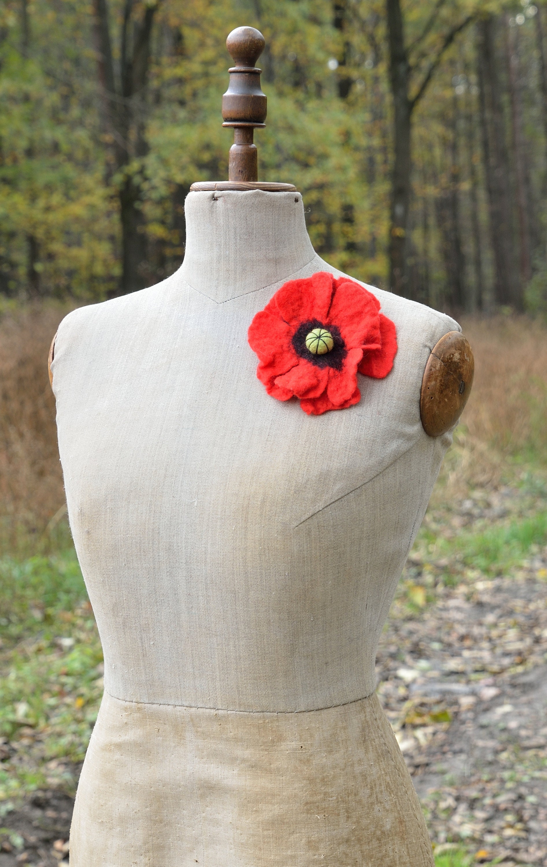 Felted Brooch - Wild Poppy / Felt Jewellery / Wool Ornament / Gift