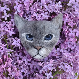 Gray cat felt brooch #22 / Cat jewellery / Wool ornament / Cat pin / Backpack pin / Handbag decoration / Gift for cat lover / Ready to ship