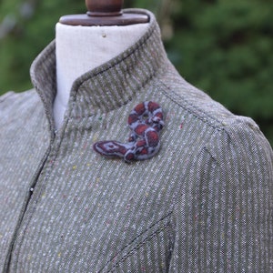 Vilt broche - Maïs slang #3 / Wollen dieren sieraden / Vilt dier / Rugzak speld / Handtas decoratie / Op bestelling gemaakt