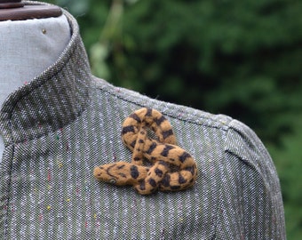 Corn snake felted brooch #1/ Felt jewellery/ Animal pin/ Wool ornament/ Backpack pin/ Handbag decoration/ For animal lover/ Ready to ship