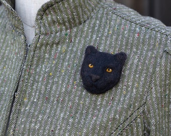 Broche feutrée - Jaguar noire/ Bijoux en laine pour animaux de compagnie / Animal en feutre/ Épingle à sac à dos/ Ornement de sac à main/ Prêt à l’expédition