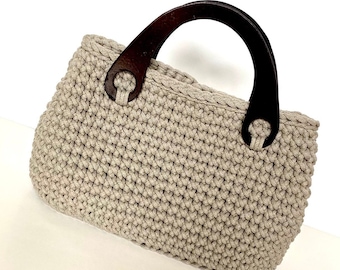 Große Handtasche beige gehäkelt