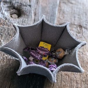 Bowl basket made of 100% merino wool felt