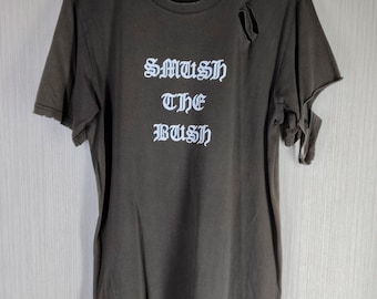 Rare vintage numéro neuf Takahiromiyashita le soliste FW04 anti-guerre « Smush The Bush Give » Tshirt taille 3 Number Nine Distressed Tee