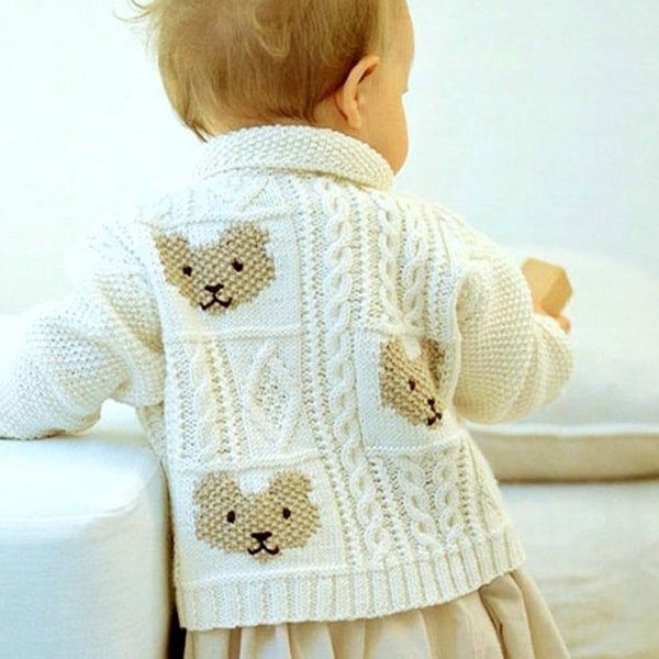 VENTA*** Patrón de punto vintage PDF Teddy Bear Cardigan para bebé niño chaqueta abrigo estilo Aran cable musgo semilla puntada