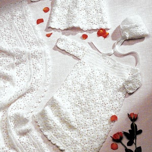 RESTBESTELL-VERKAUF amp; Vintage Häkelanleitung Baby Layette Taufkleid Kurzes Kleid Mütze Schal Afghan Decke Matinee Set Taufe Spitze