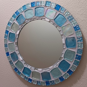 Round Mirror with sea color sparkle