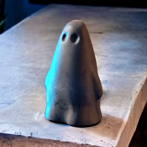 Exquisite Phantom Ghost Statue - Captivating Paranormal Decor & Gift for Enthusiasts