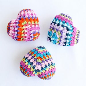 EN/DE Decoration: Colorful hearts, 8 x 9 cm