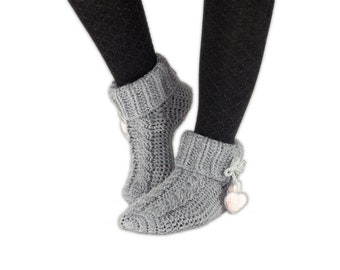 EN/DE House socks with pendant &quot;hearts&quot; (cable stitch)