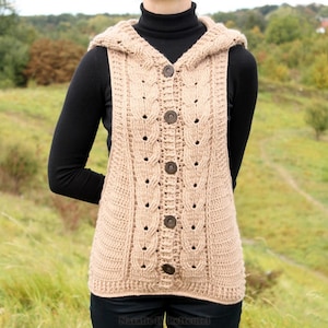 EN/DE Waistcoat with hood and cable braid, size 36-46 (EU)