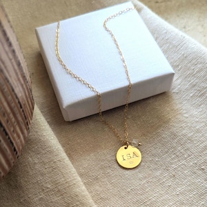 Handgefertigte feine Kette, Personalisierbar, Initialen-Kette, Geschenk für Mutter, Schwester, beste Freundin, Jubiläum, Buchstaben