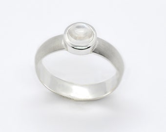 Moonstone ring in matt sterling silver