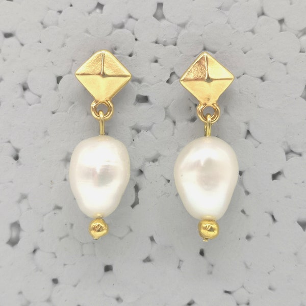 magical earrings with pearls