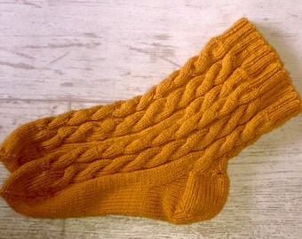 Kuschlige Socken im Zopfmuster in Grösse 39/40