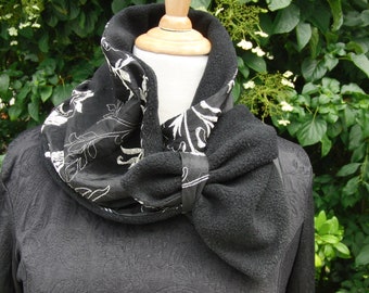 Chapping scarf. Shawl collar. Fleece. Embroidery barrier. Black