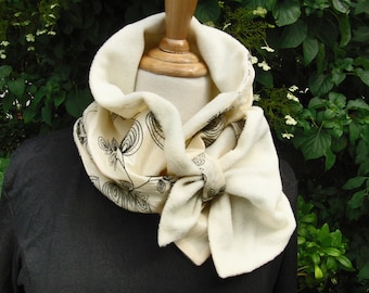 Chapping scarf. Shawl collar. Fleece scarf. Wool white