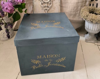 traumhafte große quadratische shabby mittelgraue Hutschachtel "MAISON" Aufbewahrungsbox Pappschachtel  Geburtstag Einzug