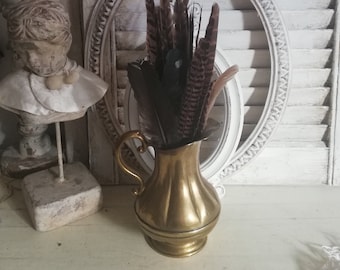 VINTAGE hübsche mittelgroße dekorative geriffelte Messing-Kanne, Krug Vase mit viel Patina für Sammler Dekoration Landhaus Cottage Farmhouse