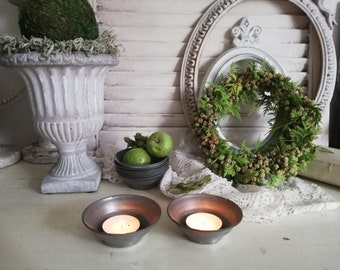 VINTAGE 2 alte kleine runde Backformen aus Blech viel Patina für Sammler ShabbyChic ganzjährige Deko Herbstdekortion Weihnachtsdekoration