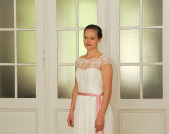 Brautkleid mit Korsage und Spitze