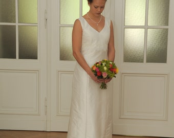 Wedding dress, lace top, easily exhibited