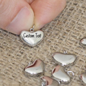 Gepersonaliseerde hartbedel op maat. Gegraveerde ketting mm tag. Personaliseer bulknaambedel. Cadeau ringetje hart metalen hanger bericht armband