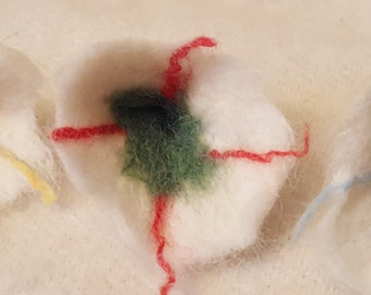 FELTY Filzblüte natur/grün ca. 8 cm