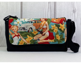 Ladies - retro Crossbag, mintgrüne Umhängetasche, Schultertasche mit Pinups, Handtasche Blüten, Abendtasche 50s Style, kleine Konzerttasche