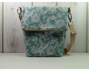 Blüten - pastell Crossoverbag, mintgrüne Umklapptasche, kleine Handtasche MissICED vintage
