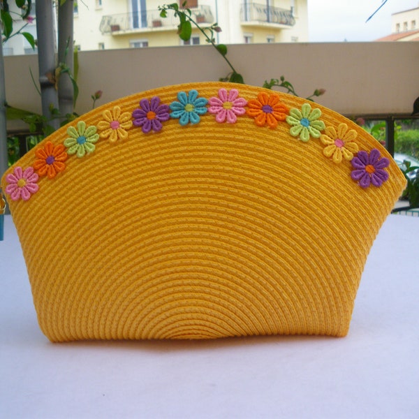 Pochette femme, trousse maquillage, demi-lune, set de table, jaune,  rangement, création fait main , cadeau, modèle unique