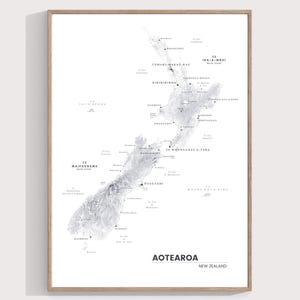 AOTEAROA Neuseeländische Namen in der schwarz-weißen ästhetischen Karte der Māori