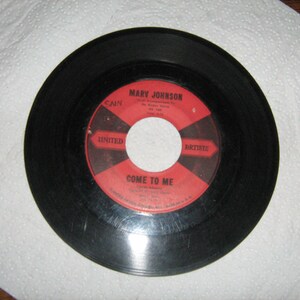 1950s 45 rpm soul Marv Johnson on united  # UA 160 ( come to me ) flip side is ( whisper  )