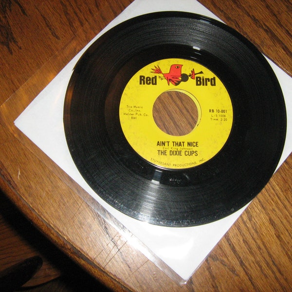 1960s 45 rpm rock and roll the dixie cups on Red Bird # RB-10-001  (  chapel of love) flip side is ( ain't that nice  )