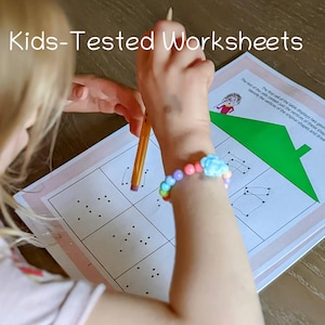 Op de afbeelding: Een kind werkt met een potlood op een werkblad en verbindt stippen om geometrische vormen te maken. Het werkblad bevat instructies om de hoekpunten van de vormen te verbinden en de vormen te tekenen. Het werkblad heeft de titel "Kids-Tested Worksheets".