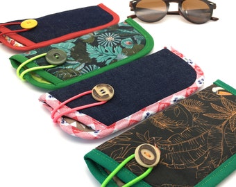 Sun and reading glasses cases with a tagua head made of natural material