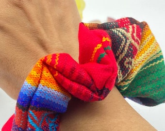 Scrunchies fabriqués à partir de tissu indigène original de l’Équateur/attaches capillaires/accessoires capillaires