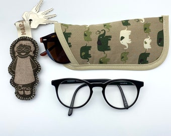Coffret cadeau comprenant un étui à lunettes de soleil ou à lunettes de lecture et un porte-clés imprimé à la main