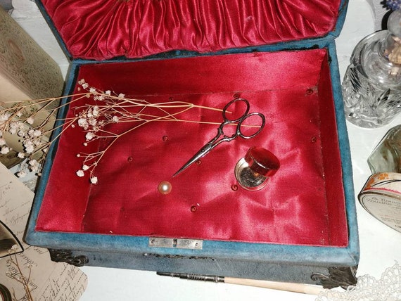 Victorian sewing box/necessaire/casket, blue velv… - image 5