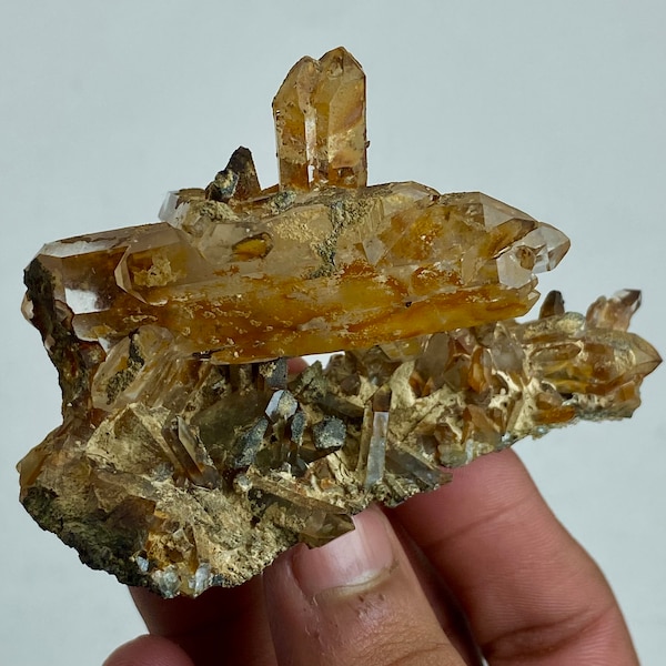 346 Carat Beautiful  QUARTZ Crystal Specimen From Pakistan @... Size 81x53x29 mm