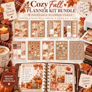 Op de afbeelding: Een digitale plannerkit genaamd Cozy Fall Planner Kit Bundle met 9 printbare pagina's met herfstthema-afbeeldingen, waaronder pompoenen, bladeren en ruitpatronen, weergegeven naast een kaars en een mok koffie.