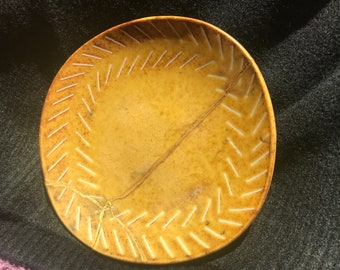 Traditional Authentic handmade Kintsugi dish 24k gold and Urushi Japanese lacquer.