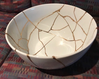 Large beautiful Kintsugi bowl TWENTY plus breaks