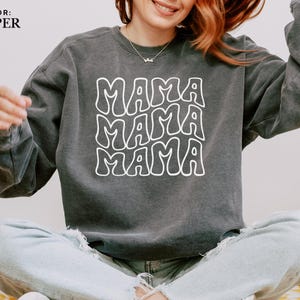 Retro Wavy Mama Comfort Colors Sweatshirt, Vintage Mama Sweater, Mothers Day Gift, Trendy Mom Crewneck, Gift for Mom, Cute Mom Shirt