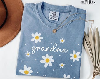 Grandma Daisy T-Shirt, Comfort Colors Floral Tee, Ideal Mothers Day & Birthday Gift, Spring Flower Grandma Shirt, Gift from Daughter